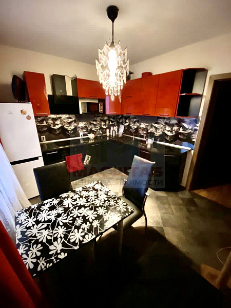 Казакова 82к1, Айдар