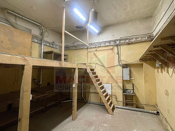 Помещение под мастерскую, склад - 733 м2