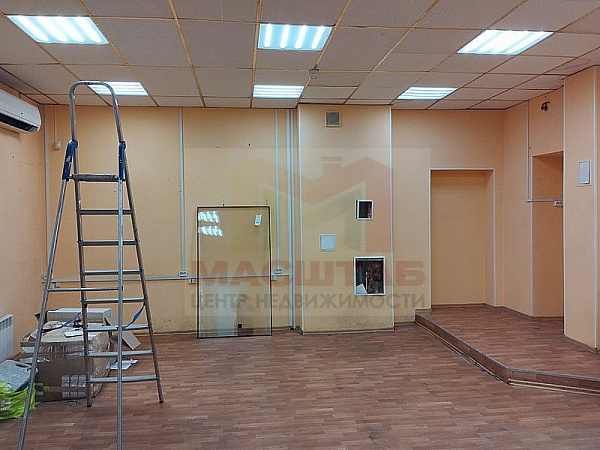 Универсальное (торговое) помещение - 212 м2